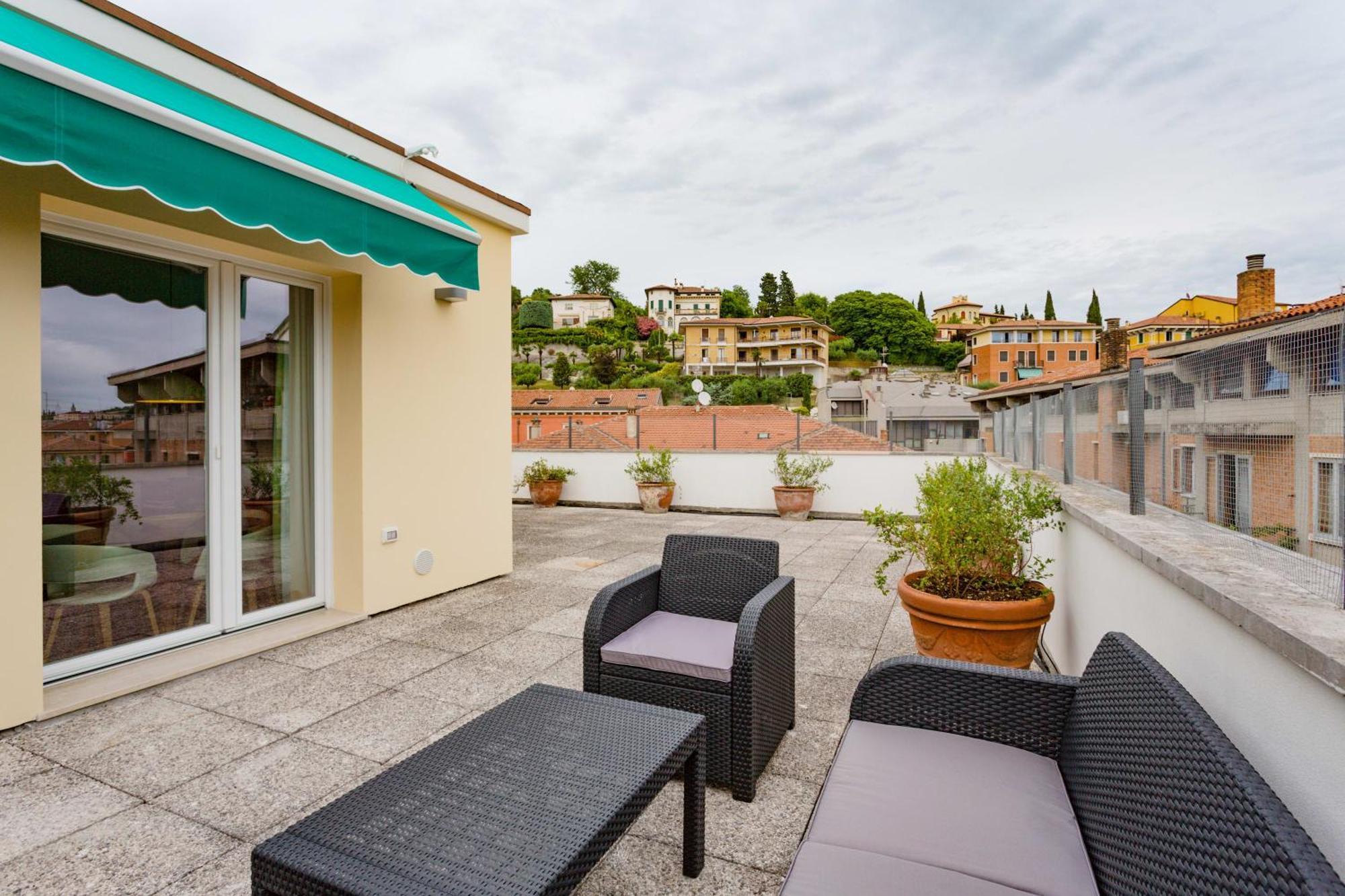 Apartament Amazing Flat With Big Terrace And Private Car Park Werona Zewnętrze zdjęcie